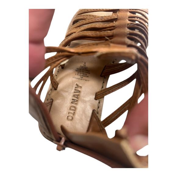 Old Navy strappy tan gladiator sandals zip up heel closure size 9 - Picture 5 of 6